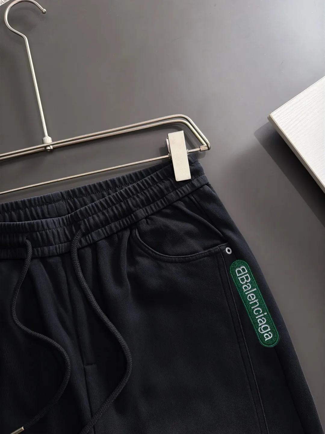 The next day shipped P195 Balenciaga 2026 summer New Arrival elastic casual pants, counter custom fabric Breathable high comfort, impeccable details, brand elements design concept, reflecting high quality. The hand feels delicate and soft! Casual cuts and awesome upper body! Sizes: S-3XL
